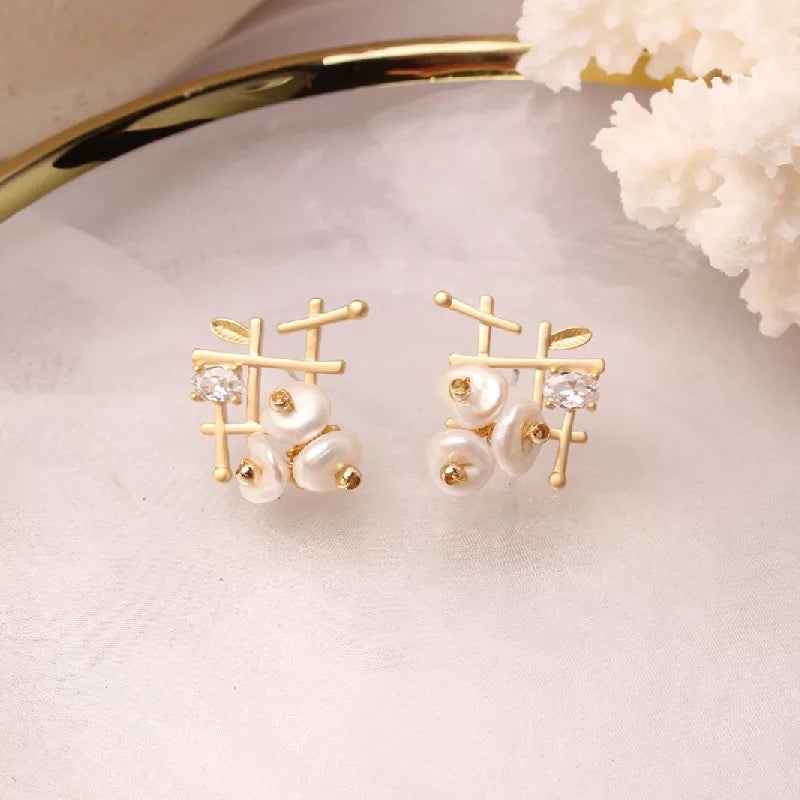 Gold pearl earrings