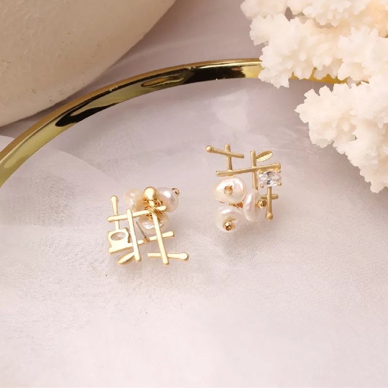 Gold pearl earrings