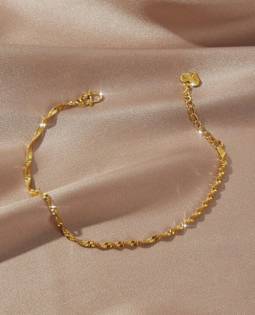 Gold chain bracelet