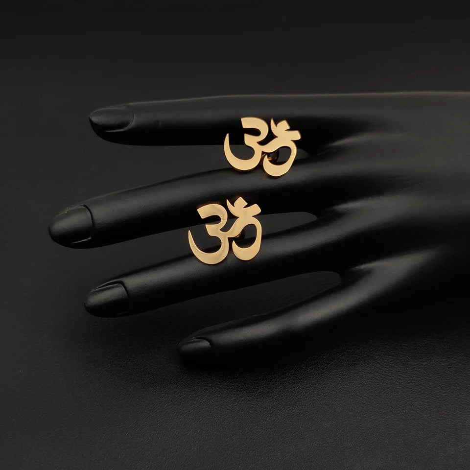 Om cufflinks