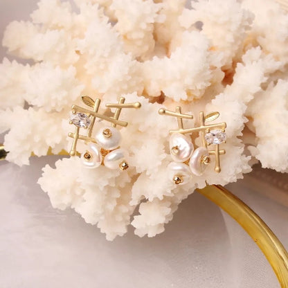 Gold pearl earrings