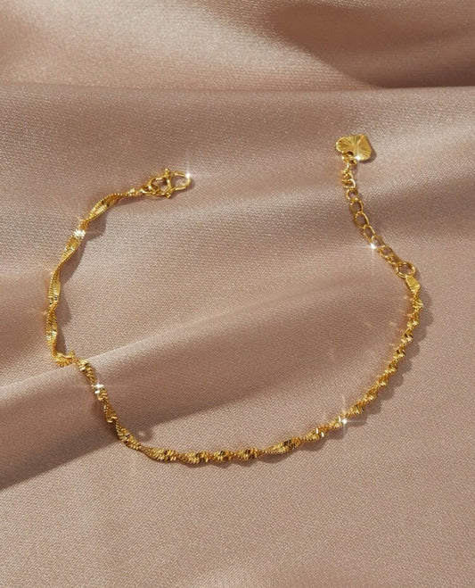Gold chain bracelet